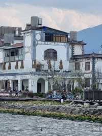 Take a scenic walk along the Erhai Lake