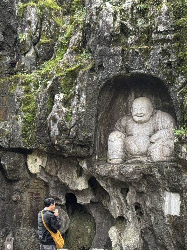 A Stroll Through Time: Feilai Feng’s Enchanting Rock Carvings