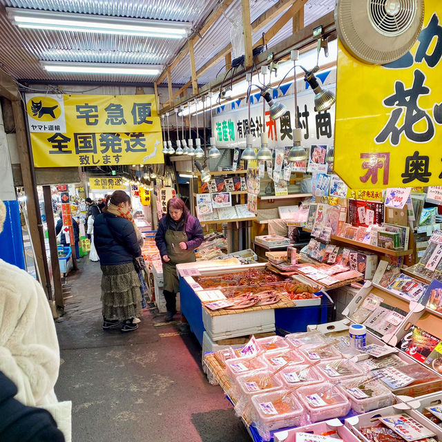 不爆吃小樽三角市場，北海道是白來了！必試白身魚八角