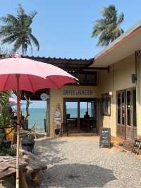 Rolly Cafe คาเฟ่สุดคิ้วท์ ริมทะเลชุมพร