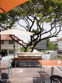 คาเฟ่บนชั้น 3 สีสันสไตล์เดนมาร์ก