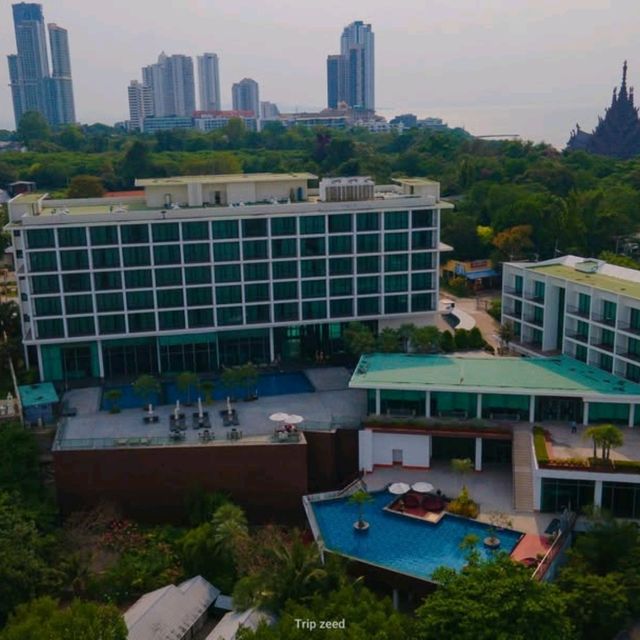 โรงแรมวิวทะเล สระว่ายน้ำสองสระ พัทยา