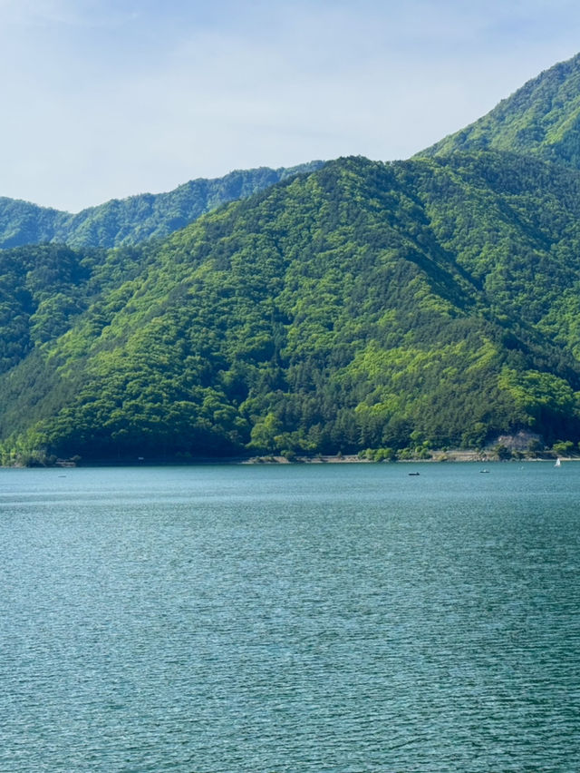 🏞️ 야마나카호, 후지산 품은 평화로운 호수!