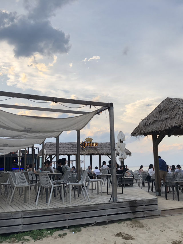 🏖️ 이국적인 분위기를 즐길 수 있는 곳, 서피비치