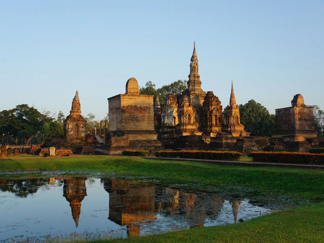 🏛️🌿 SUKHOTHAI WEEKEND ESCAPE: Where Ancient Kingdoms & Lotus Ponds Await! 