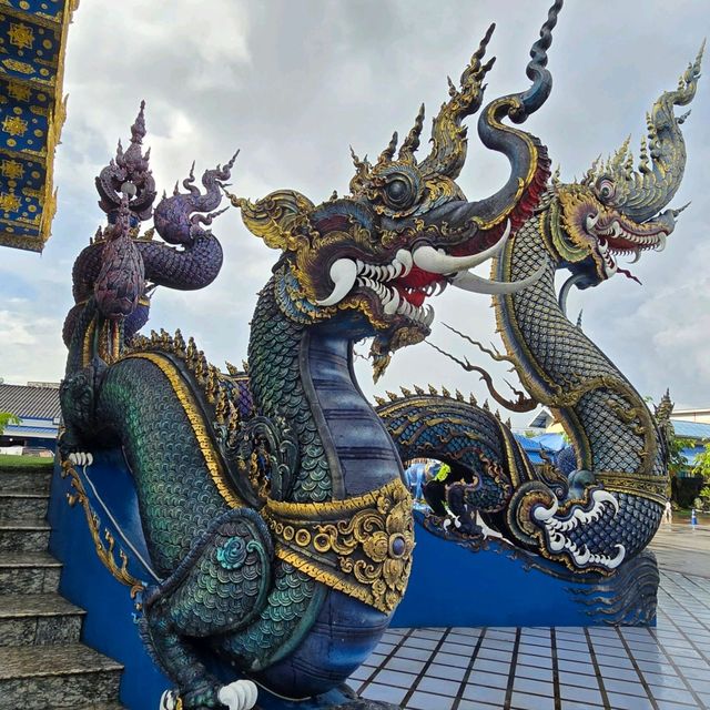  วัดร่องเสือเต้น Blue Temple