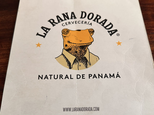 【La Rana Dorada Casco】金色のカエルと、パナマの地ビールの魔法。