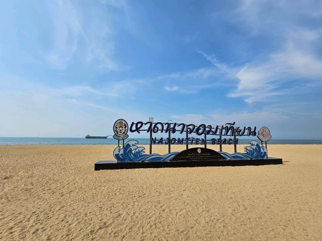 หาดนาจอมเทียน