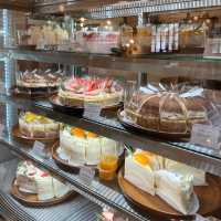 คาเฟ่นครปฐมที่เค้กอร่อยมาก 🪟🍰