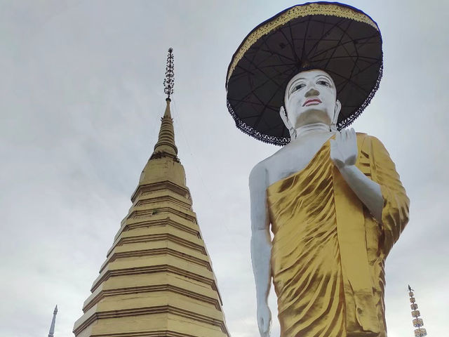 วัดพระธาตุจอมแจ้ง สงบ สวย ขลัง มีของดีให้ชมเยอะมาก