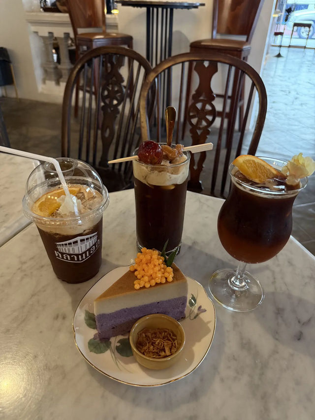 หลานเอก คอฟฟี่เฮ้าส์ คาเฟ่ย่านเมืองเก่า จ.ระยอง  หลานเอก คอฟฟี่เฮ้าส์ คาเฟ่ย่านเมืองเก่า จ.ระยอง