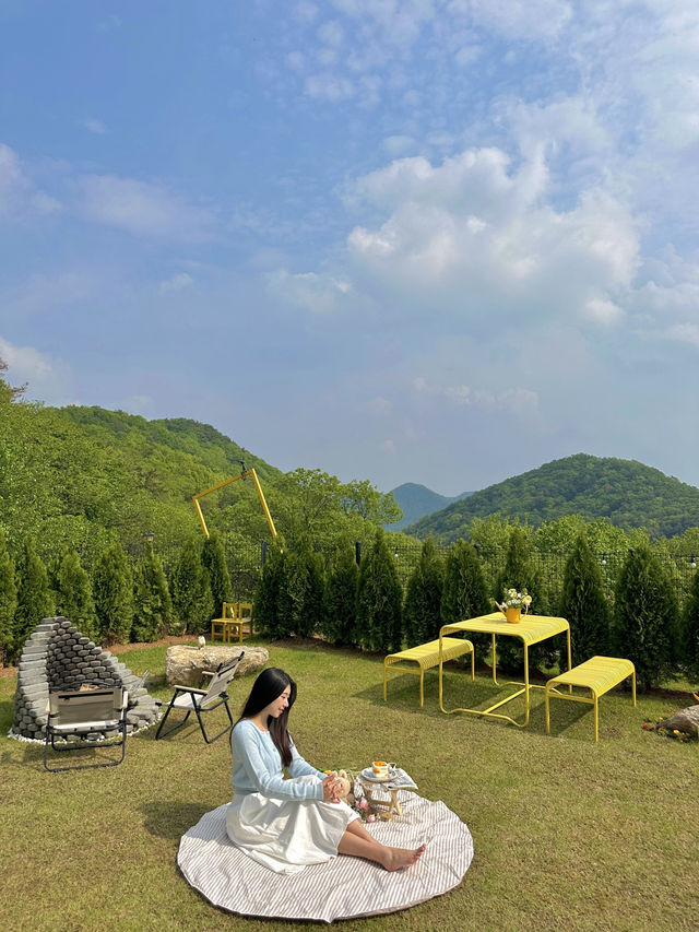 가족끼리 보내는 숲을 품은 고요한 자연에서의 하루 🕊️✨🌿