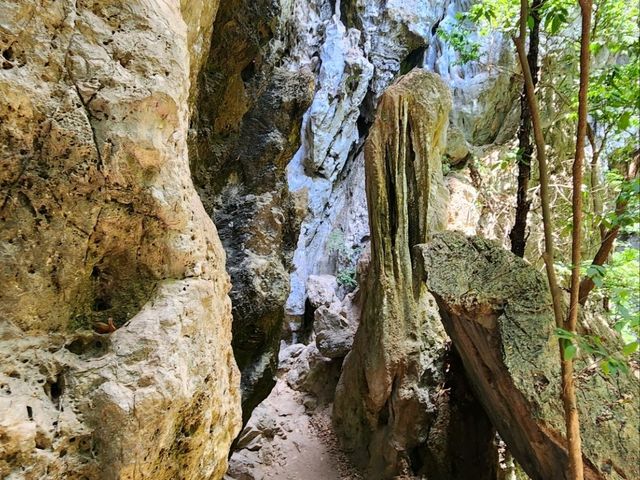 Phraya Nakhorn Cave