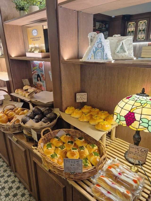서울 한복판, 일본 감성 베이커리 아소토 베이커리🥐