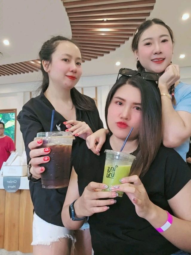 จิบกาแฟชิวๆที่ "ใกล้บ้าน in the garden" คาเฟ่อุบลฯ