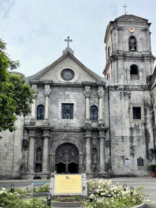 A Calm Day in Manila – Cobblestone Streets & Cathedral Quiet