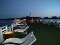 Cruising along Halong Bay