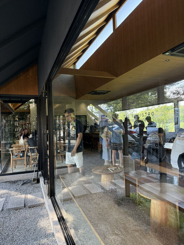 The baristro coffee roaster - คาเฟ่วิวแม่น้ำปิง