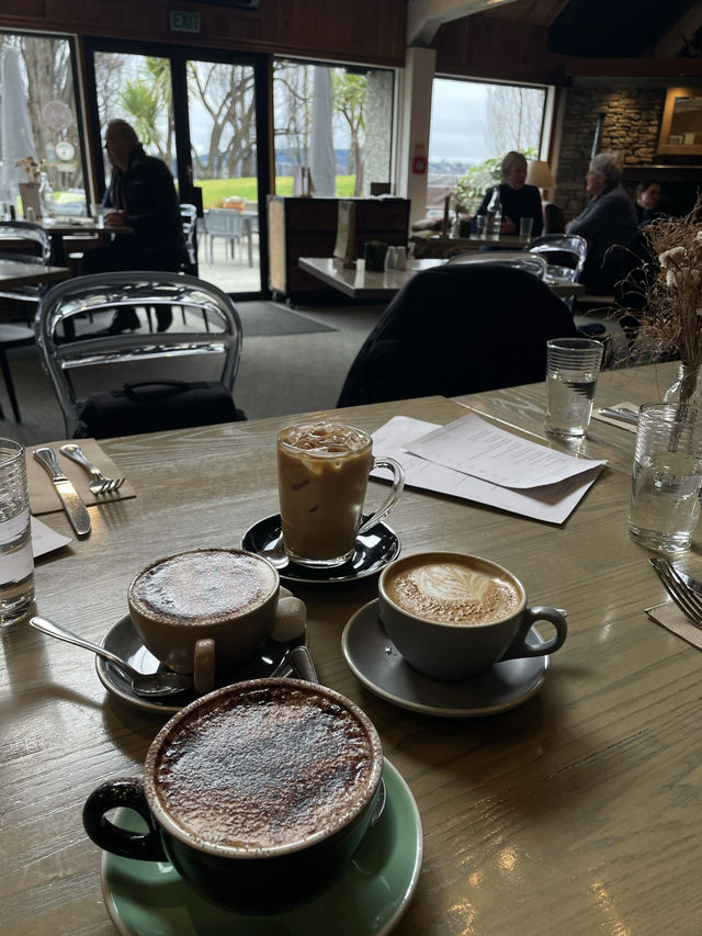 紐西蘭南島🇳🇿Edgewater Hotel Café 早餐打卡🩵湖景與孤獨的樹