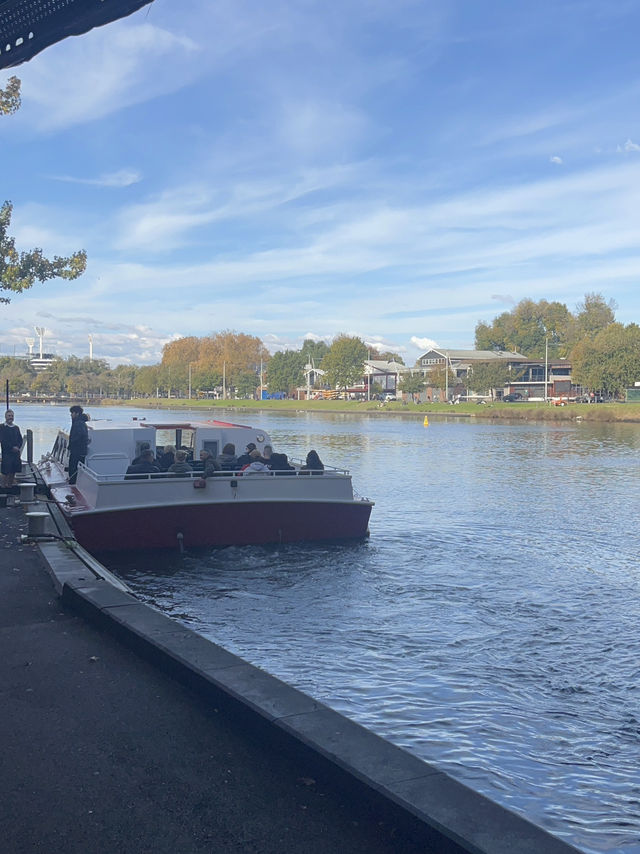 Evening cruises in Melbourne city