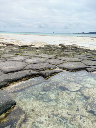 絵画　久米島　畳石 久米島の畳石、まるで自然のアートだった！ | Trip.com 久米島
