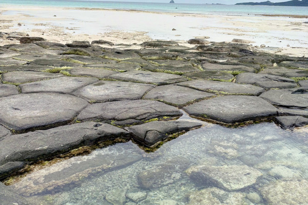 久米島の畳石、まるで自然のアートだった！ | Trip.com 久米島