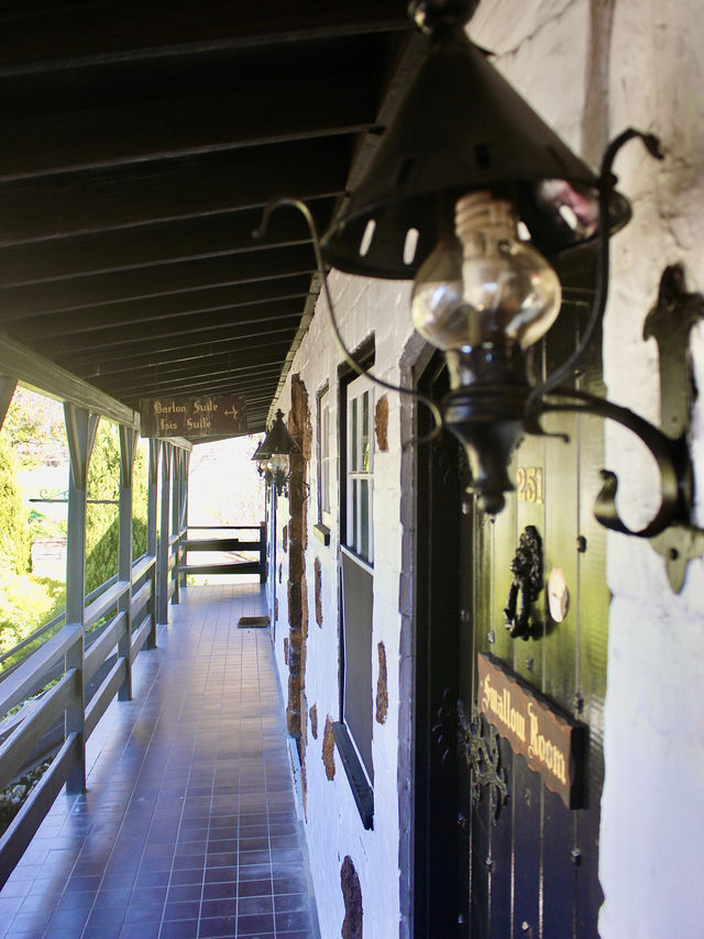 Charming colonial stay with windmill views in Launceston