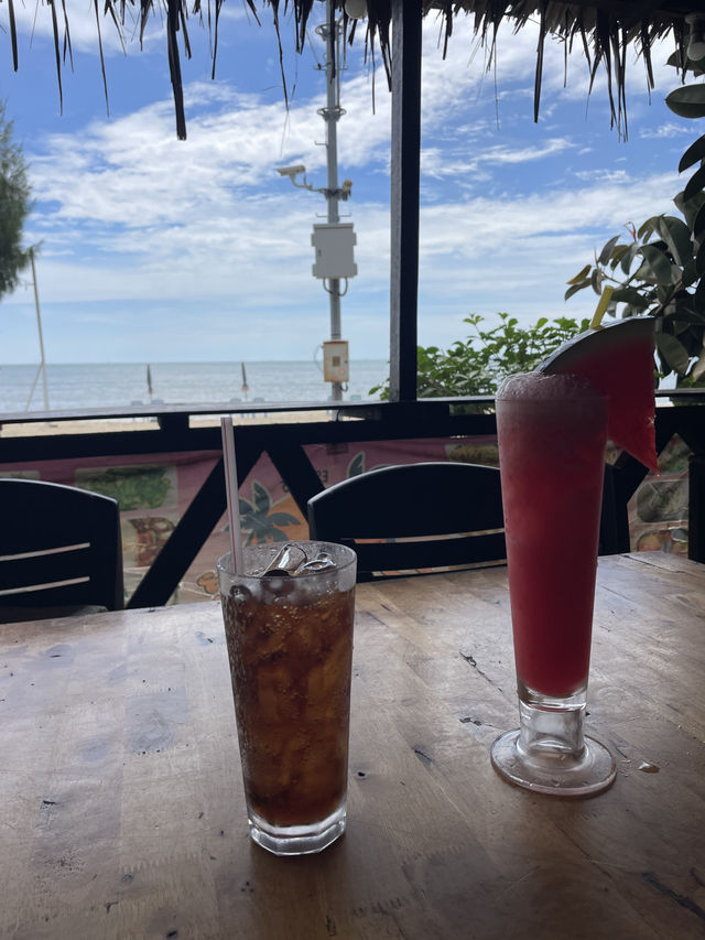 ビーチ目の前！Santai Santai Cafeでリゾート気分満喫