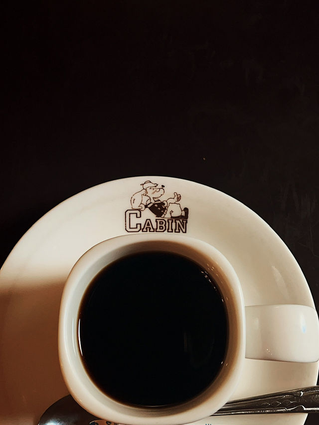 ☕️【大阪・南堀江 珈琲艇CABIN】船旅気分で朝時間を。道頓堀川沿いのレトロ喫茶で非日常を