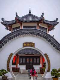 Waterfront Whispers – Lingnan Elegance Meets Lakeside Tranquility