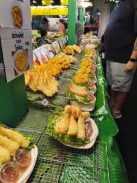 曼谷｜走出百貨就能開吃！Central World門口街頭夜市美食太讚了
