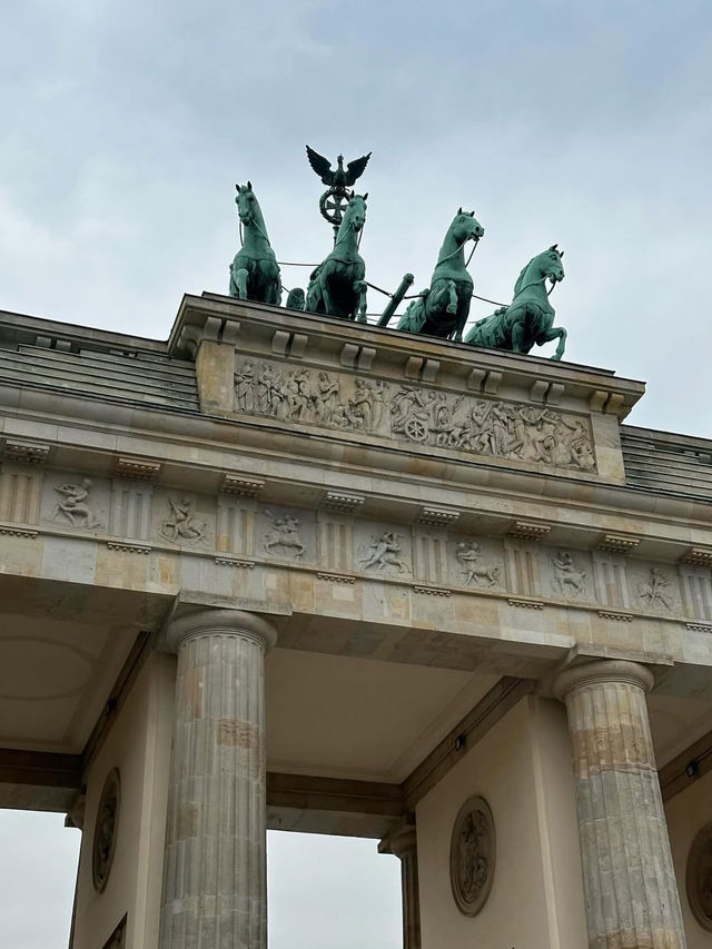 🇩🇪ベルリンの象徴！ブランデンブルク門で歴史と希望を感じる旅✨