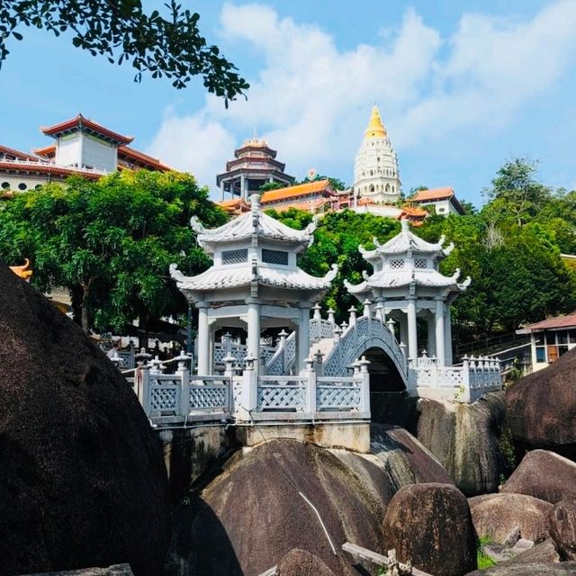 Kek Lok Si寺院：壮大な信仰の聖地と心の安らぎ