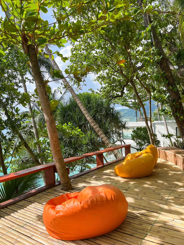 เสื่อผืน หมอนใบ | คาเฟ่สไตล์แคมป์ริมทะเลภูเก็ต 🤍🌴