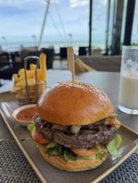 ชิลล์ริมทะเลที่ Luna Lanai หัวหิน วิวดี อาหารอร่อย