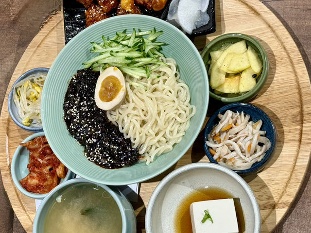 高雄成功路上漢神百貨B3美食天地.（韓姜熙小廚房）是我的最愛餐點