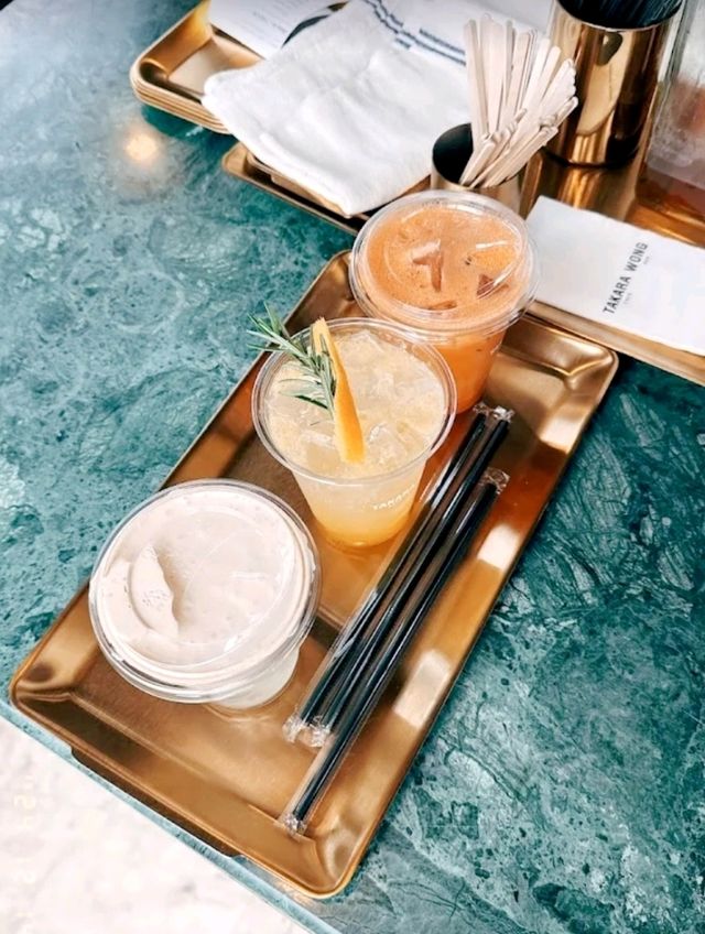 Café TAKARA WONG Cult บางแสน ริมหาดชิวมาก