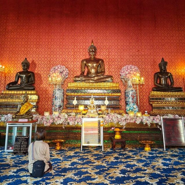 สักการะหลวงพ่อพระแสนและหลวงพ่อทองคำ ณ วัดหงส์