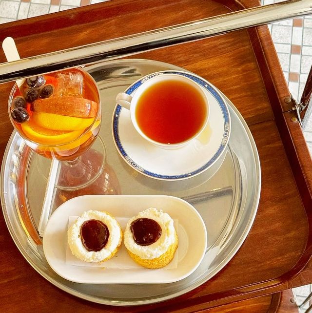 Enjoying fragrant tea time🫖