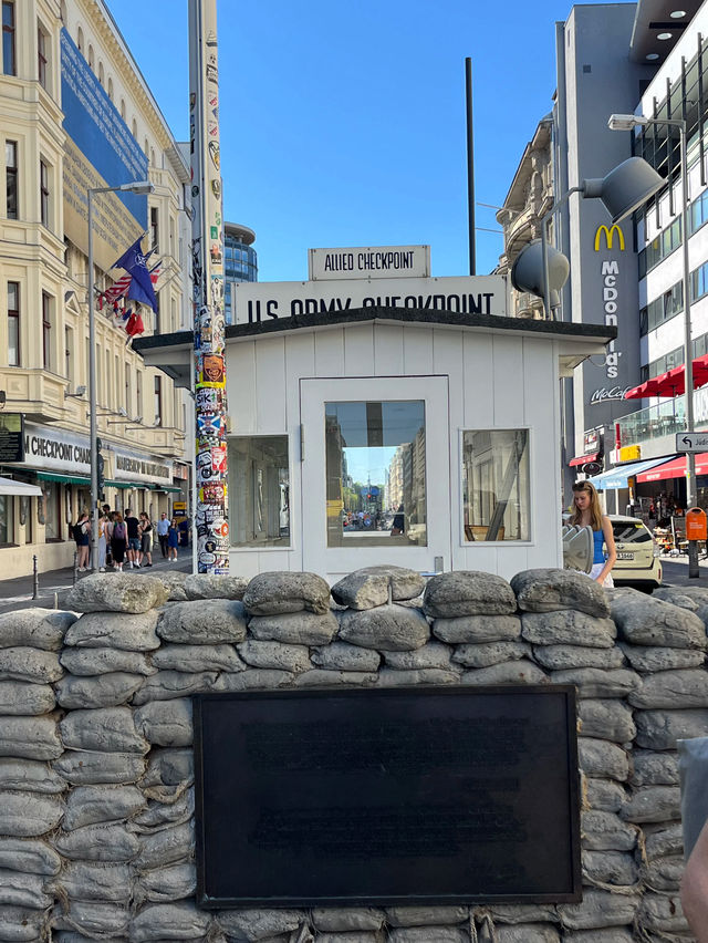 🌤️ Checkpoint Charlie 🪖