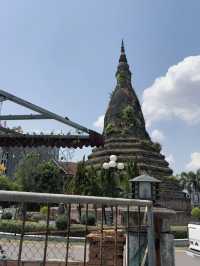 พระธาตุดำ เจดีย์โบราณกลางเมืองเวียงจันทน์