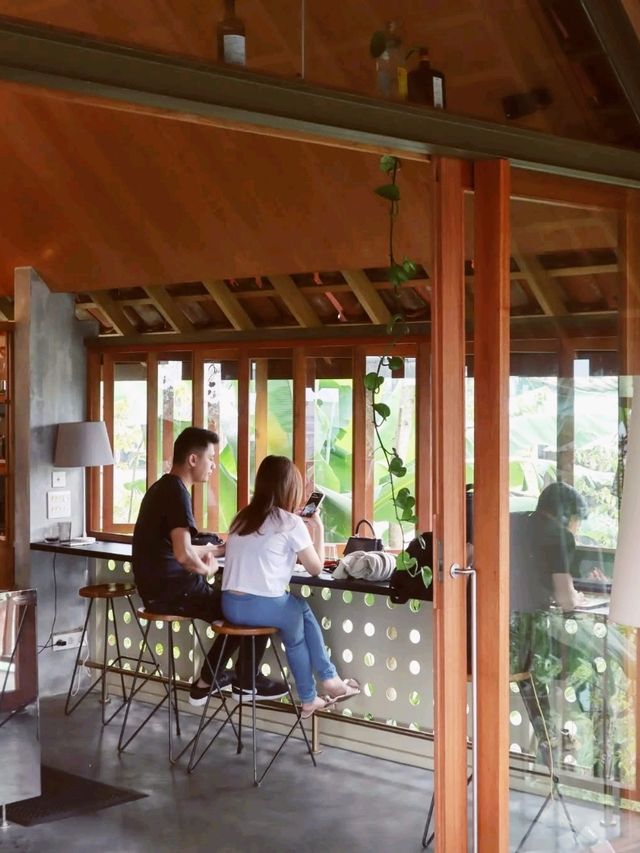 Cafe With the cool atmosphere of Bandung