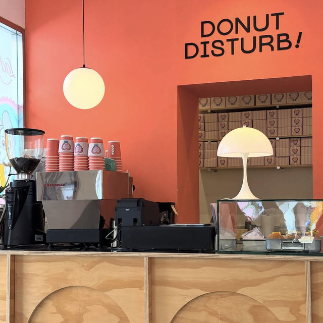 まるで夢の中！ピンクに染まる「Donut Disturb」で甘いひととき🍩🌸🇹🇭