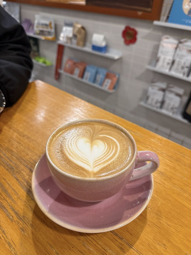 Meanwhile Coffee Hong Kong, Cozy Brews in the Heart of Sheung Wan