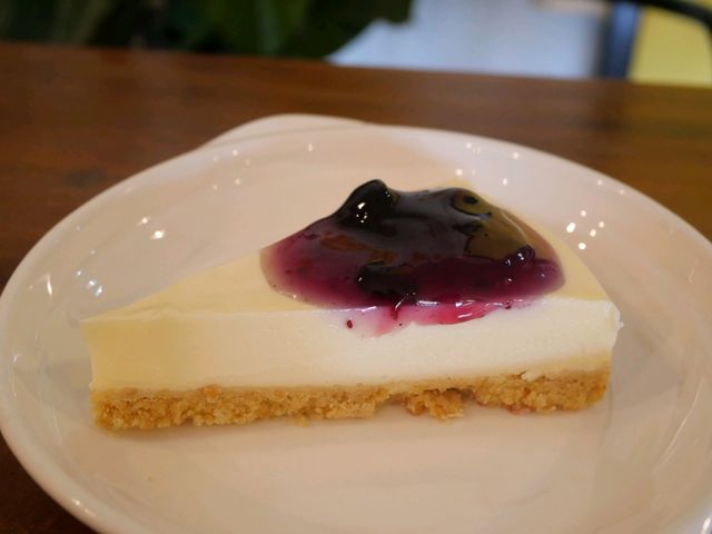 Cafele Cafe 304ร้านคาเฟ่สีเหลืองน่ารัก