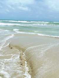 🌴 Sea Breeze and white sands: Pantai Batu Burok, Terengganu