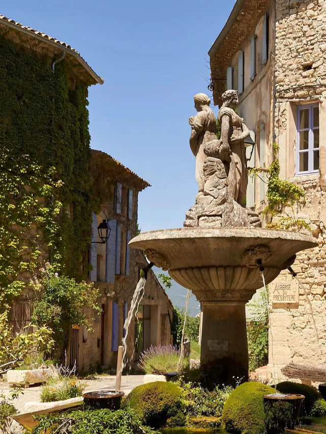 Saignon | A Hidden Cliffside Gem in Provence