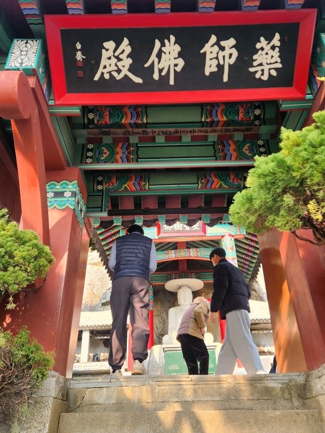 바다를 끼고 있는 부산의 관광지, 해동 용궁사