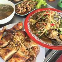 タイ風あんかけ焼きそばが美味しいローカルレストラン🇹🇭