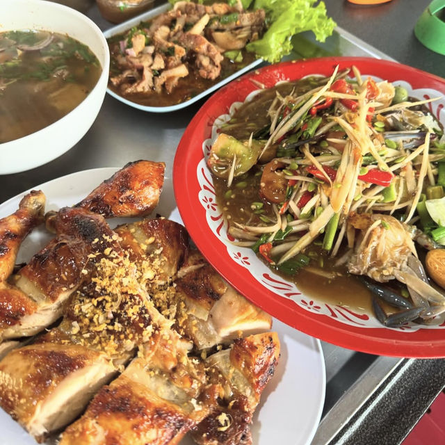 タイ風あんかけ焼きそばが美味しいローカルレストラン🇹🇭